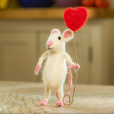 Ratón Feliz con Globo de Corazón